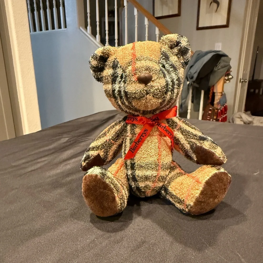 Burberry Vintage Check Thomas Teddy Bear Red Bow 
2000 Collection 15x15x10cm - Picture 3 of 16